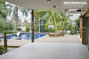 5 bedrooms House in L'Eliana, Spain No. 24156