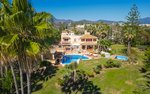 8 bedrooms Villa in Estepona, Spain No. 24234 - Image 13