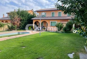 5 bedrooms House in Morales del Vino, Spain No. 28554