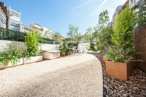 3 bedrooms Apartment in Eixample, Spain No. 28893