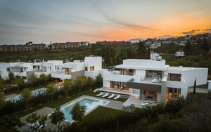 5 bedrooms Villa in Estepona, Spain No. 3068