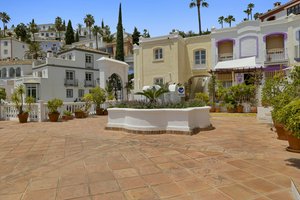 3 bedrooms Townhouse in La Quinta, Spain No. 30733