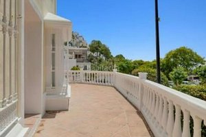 3 bedrooms House in La Quinta, Spain No. 30752