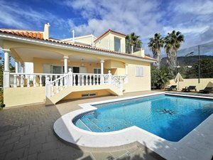 5 bedrooms Villa in La Caleta De Interian, Spain No. 3482