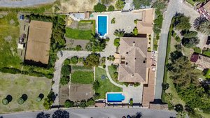 10 bedrooms Villa in La Quinta, Spain No. 38863