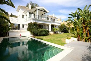 6 bedrooms Villa in Marbella, Spain No. 39048