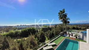 3 bedrooms Villa in Malaga, Spain No. 40980
