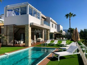 3 bedrooms Villa in El Paraiso, Spain No. 40981