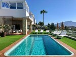 3 bedrooms Villa in El Paraiso, Spain No. 40981 - Image 2