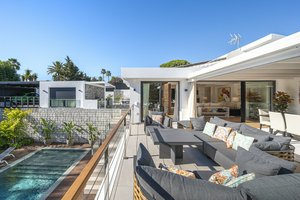 5 bedrooms Villa in Marbella, Spain No. 41202