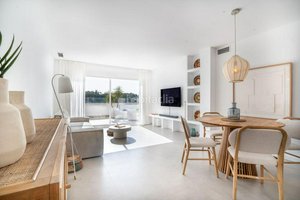 2 bedrooms Apartment in La Quinta, Spain No. 41653