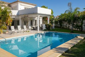 5 bedrooms Villa in Marbella, Spain No. 41789