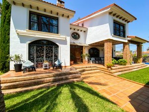 5 bedrooms Villa in Torrevieja, Spain No. 4465