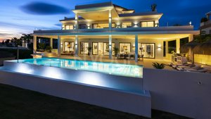 8 bedrooms Villa in Malaga, Spain No. 47429