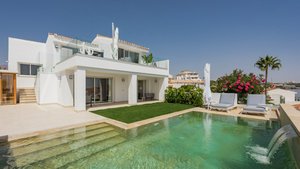 4 bedrooms Villa in Estepona, Spain No. 4775