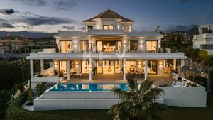 8 bedrooms Villa in Malaga, Spain No. 48463