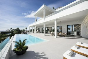 8 bedrooms Villa in Malaga, Spain No. 49781