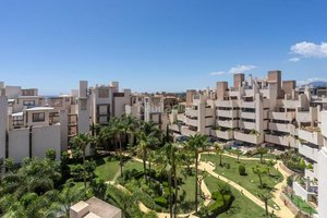 2 bedrooms Penthouse in Estepona, Spain No. 51447