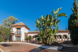 4 bedrooms Villa in Marbella, Spain No. 52938