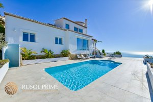 5 bedrooms Villa in Altea, Spain No. 5331