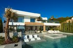 5 bedrooms Villa in La Quinta, Spain No. 5412 - Image 7
