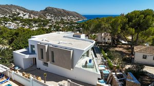 4 bedrooms Villa in Moraira, Spain No. 5475