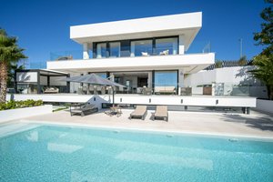 4 bedrooms Villa in Marbella, Spain No. 56009