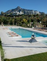 4 bedrooms Apartment in Marbella Golden Mile, Spain No. 571 - Image 2