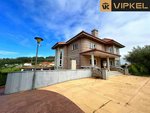4 bedrooms House in Arteixo, Spain No. 57352 - Image 2
