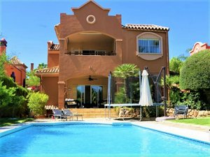 6 bedrooms Villa in Marbella, Spain No. 584