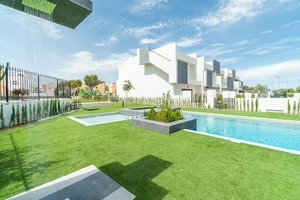 3 bedrooms Bungalow in Torrevieja, Spain No. 6372
