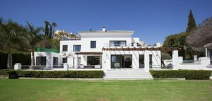 5 bedrooms Villa in Marbella, Spain No. 66071