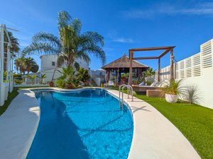 4 bedrooms Villa in Alicante, Spain No. 67036