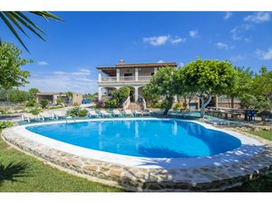 5 bedrooms Villa in Son Carrio, Spain No. 671