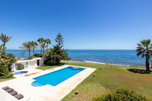 4 bedrooms Villa in Marbella, Spain No. 69131