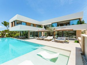 5 bedrooms Villa in Nova Santa Ponsa, Spain No. 69296