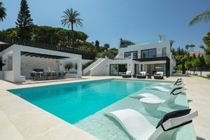 5 bedrooms Villa in Marbella, Spain No. 69382