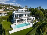 5 bedrooms House in Marbella, Spain No. 73067 - house in Spain