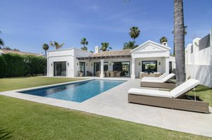 3 bedrooms Villa in Marbella, Spain No. 73332