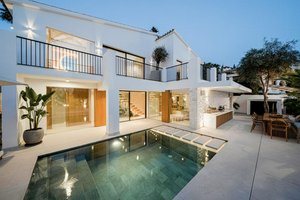 4 bedrooms Villa in Marbella, Spain No. 73369
