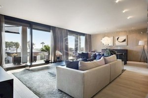 4 bedrooms Apartment in Barcelona, Spain No. 7398