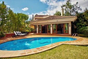 4 bedrooms Villa in La Quinta, Spain No. 74551