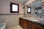 4 bedrooms Villa in La Quinta, Spain No. 74551 - Image 10