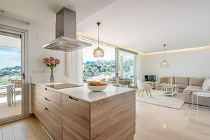 3 bedrooms Apartment in Benahavis, Spain No. 77595