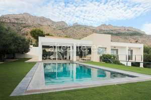 5 bedrooms Villa in Altea, Spain No. 80916