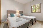 3 bedrooms Apartment in Benahavis, Spain No. 82073 - Image 12