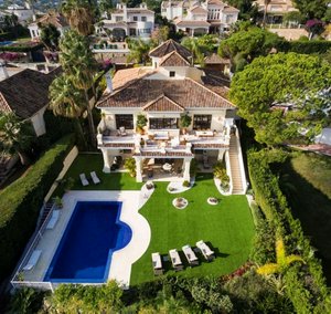 6 bedrooms Villa in Marbella, Spain No. 84613