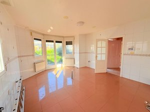 5 bedrooms House in Leon, Spain No. 86793