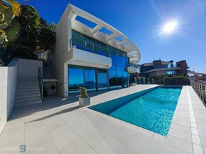 5 bedrooms Villa in Altea, Spain No. 8771