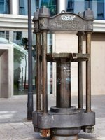 2380m² Commercial property in Valencia, Spain No. 90968 - Image 5